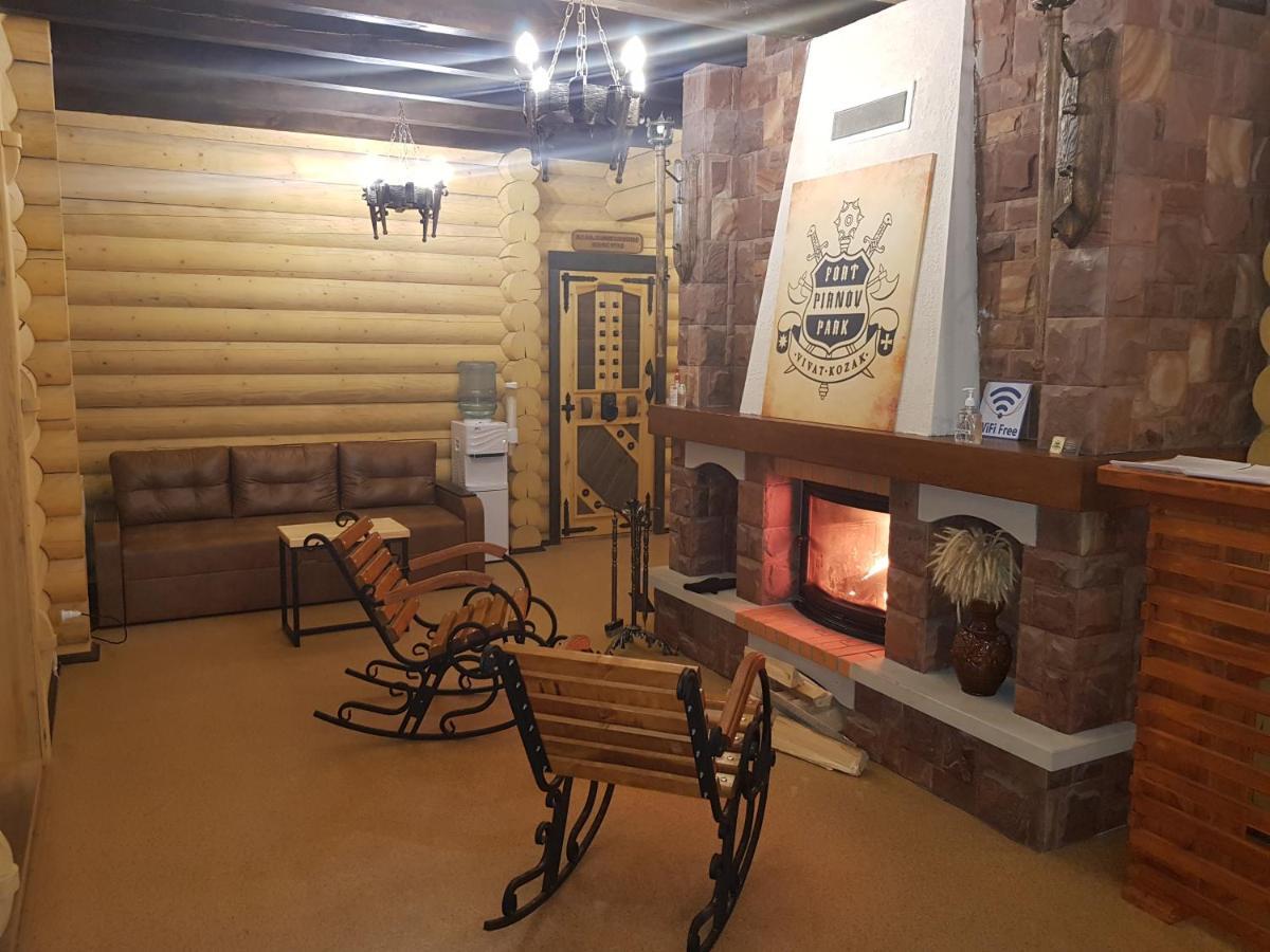 Загородный Комплекс Fort Pirnov Park Pirnove エクステリア 写真