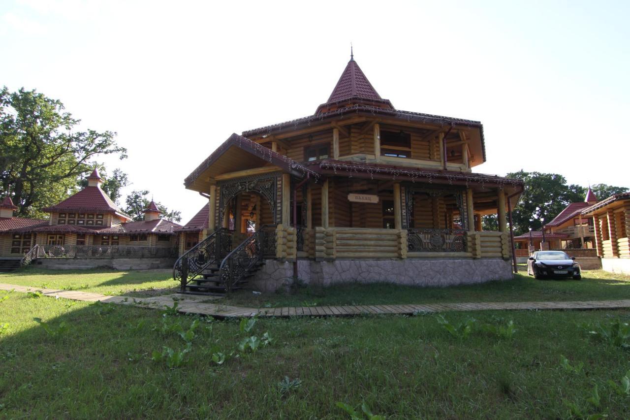 Загородный Комплекс Fort Pirnov Park Pirnove エクステリア 写真