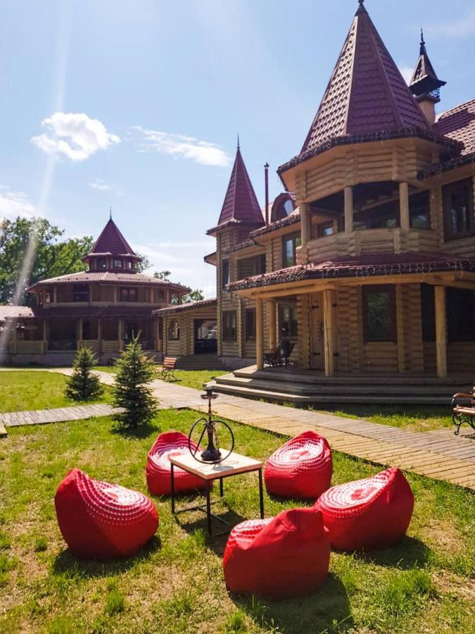 Загородный Комплекс Fort Pirnov Park Pirnove エクステリア 写真