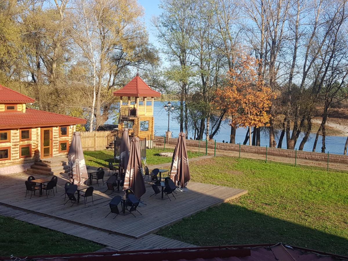 Загородный Комплекс Fort Pirnov Park Pirnove エクステリア 写真