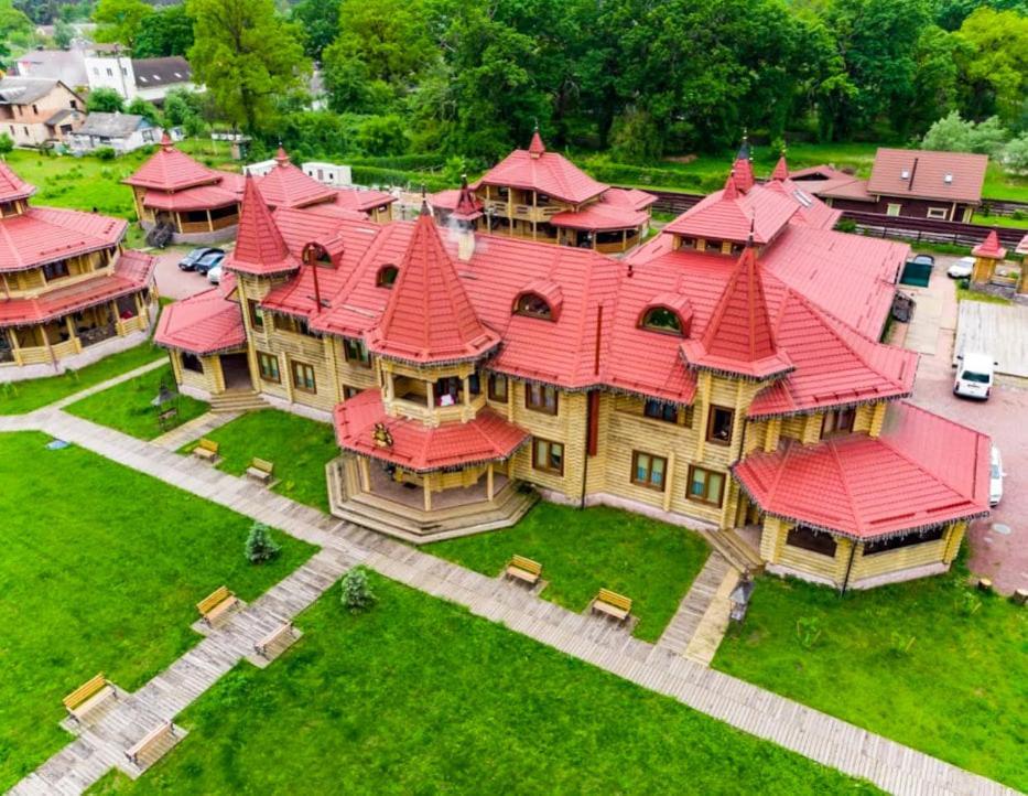 Загородный Комплекс Fort Pirnov Park Pirnove エクステリア 写真