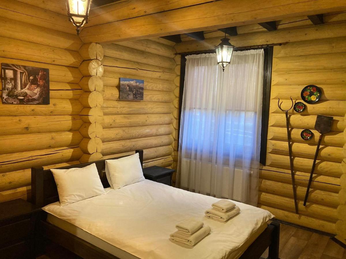 Загородный Комплекс Fort Pirnov Park Pirnove エクステリア 写真