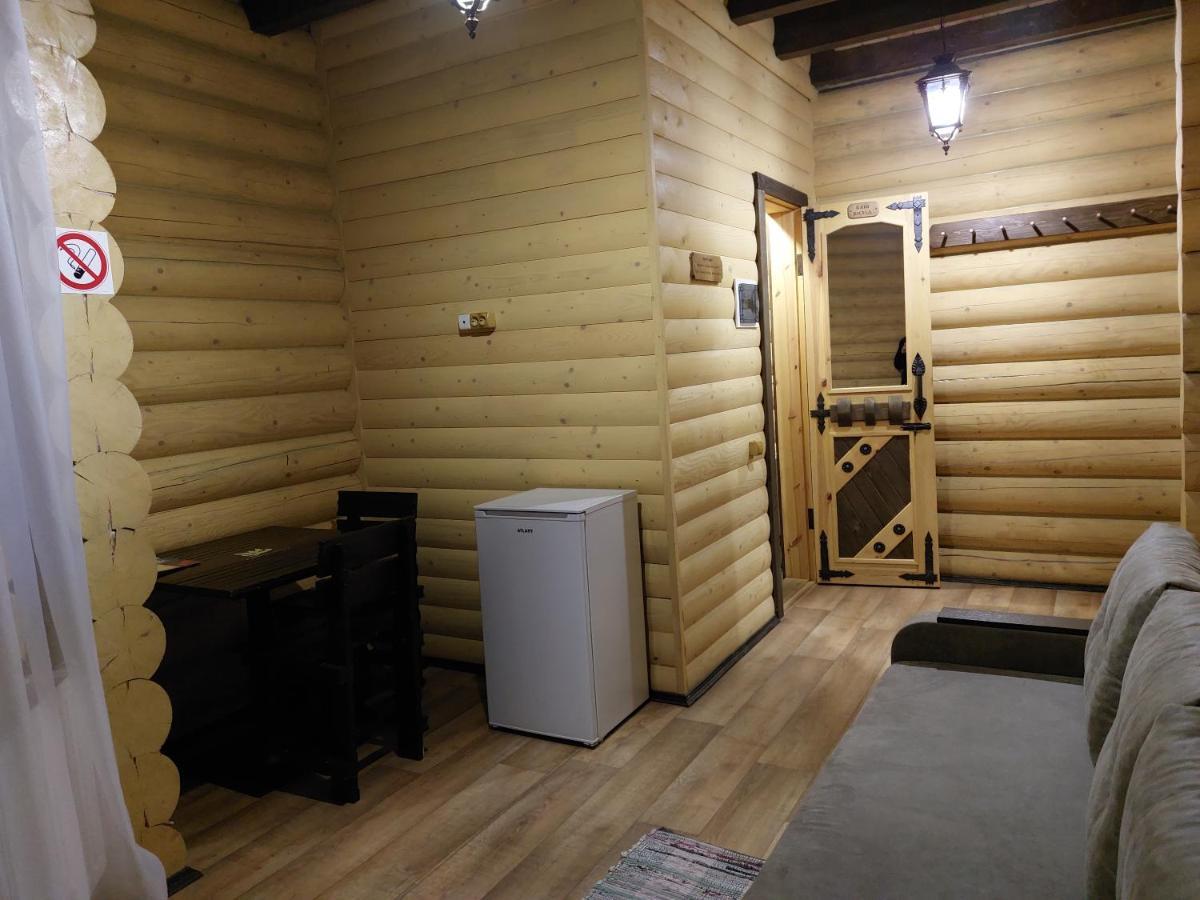 Загородный Комплекс Fort Pirnov Park Pirnove エクステリア 写真