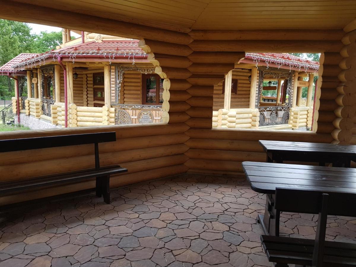 Загородный Комплекс Fort Pirnov Park Pirnove エクステリア 写真