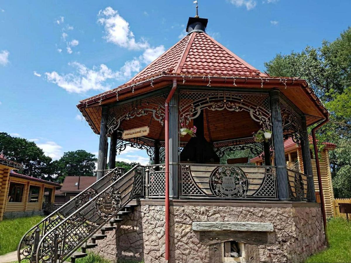 Загородный Комплекс Fort Pirnov Park Pirnove エクステリア 写真