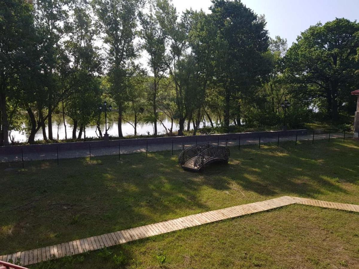 Загородный Комплекс Fort Pirnov Park Pirnove エクステリア 写真