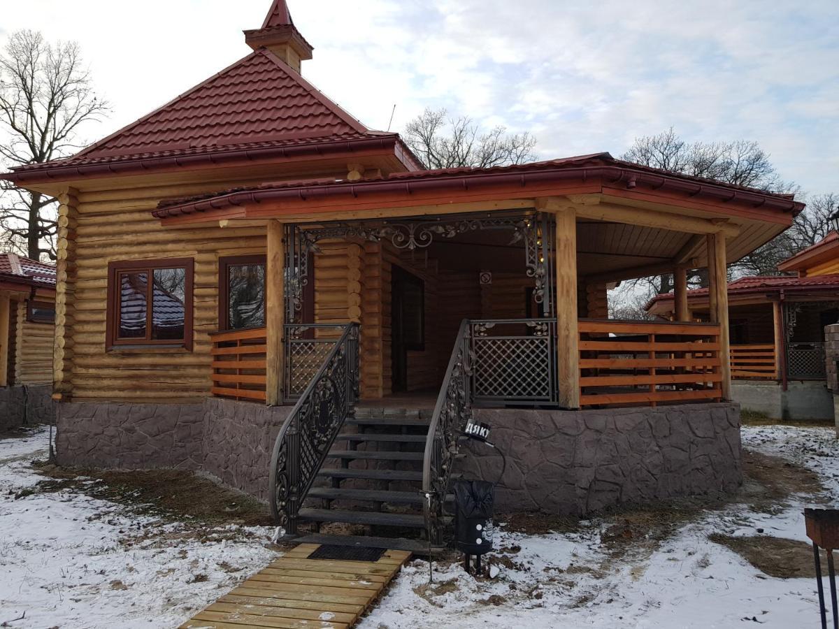 Загородный Комплекс Fort Pirnov Park Pirnove エクステリア 写真