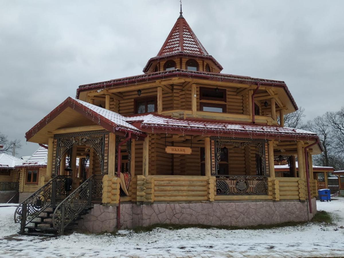 Загородный Комплекс Fort Pirnov Park Pirnove エクステリア 写真